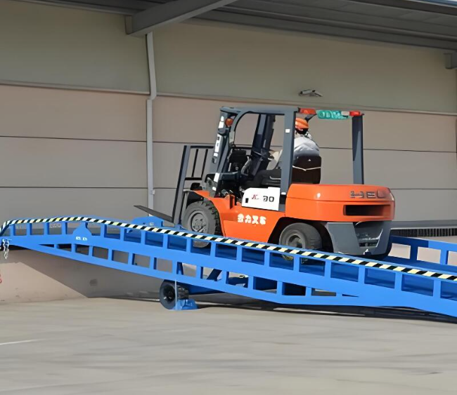 赣州移动式卸货平台（叉车用）